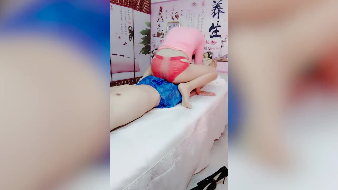 勾引按摩女技師，一開始強力反抗。後面主動上位騎乘！騷的不行了！ - AV大平台 - 中文字幕，成人影片，AV，國產，線上看