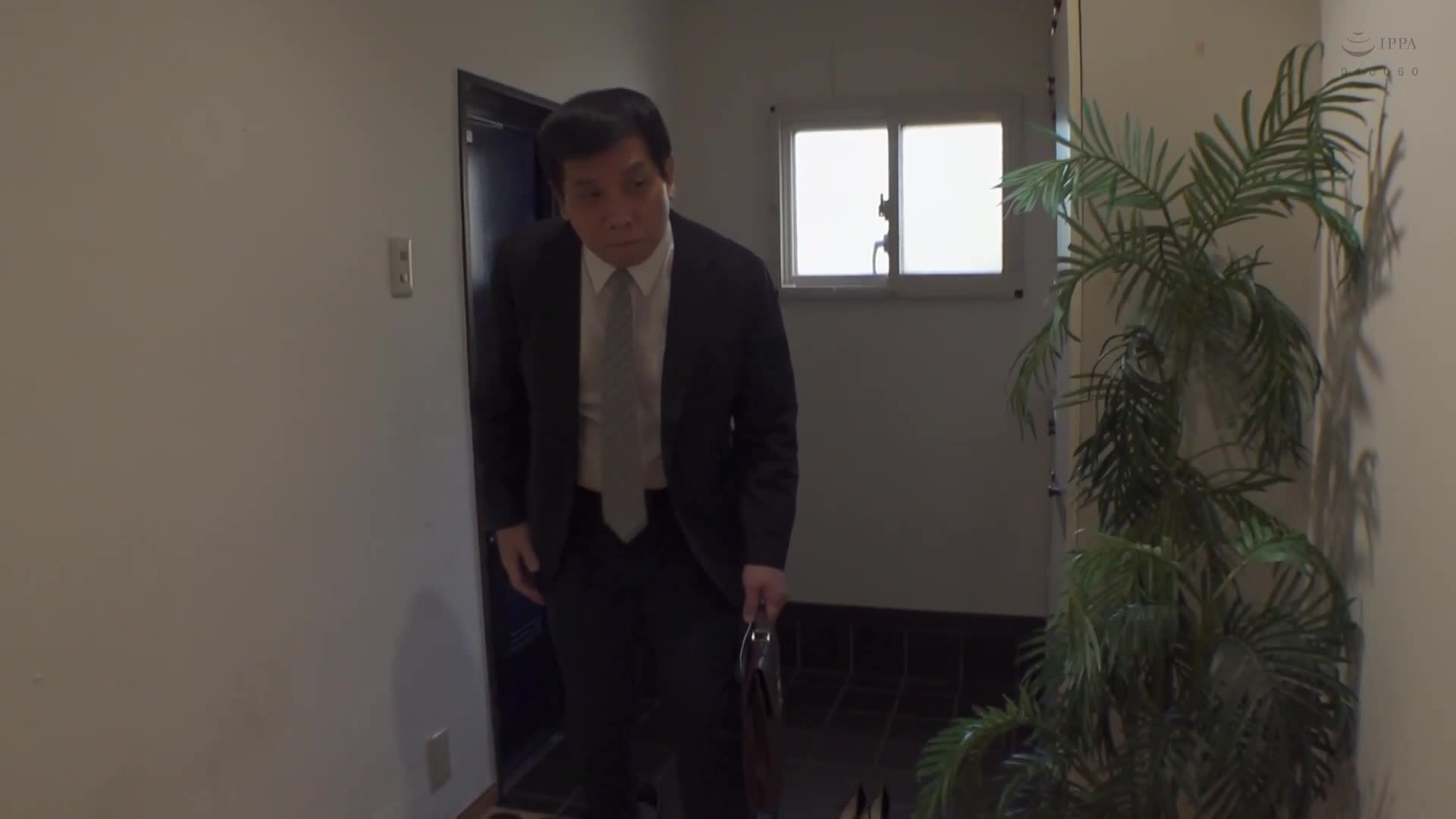 我的妻子和我分開住，她帶了一個男人回家，我隔著牆都能聽到她的呻吟聲，我忍不住嫉妒和勃起，所以我想再次和她做愛。那賀崎雪音 - AV大平台 - 中文字幕，成人影片，AV，國產，線上看