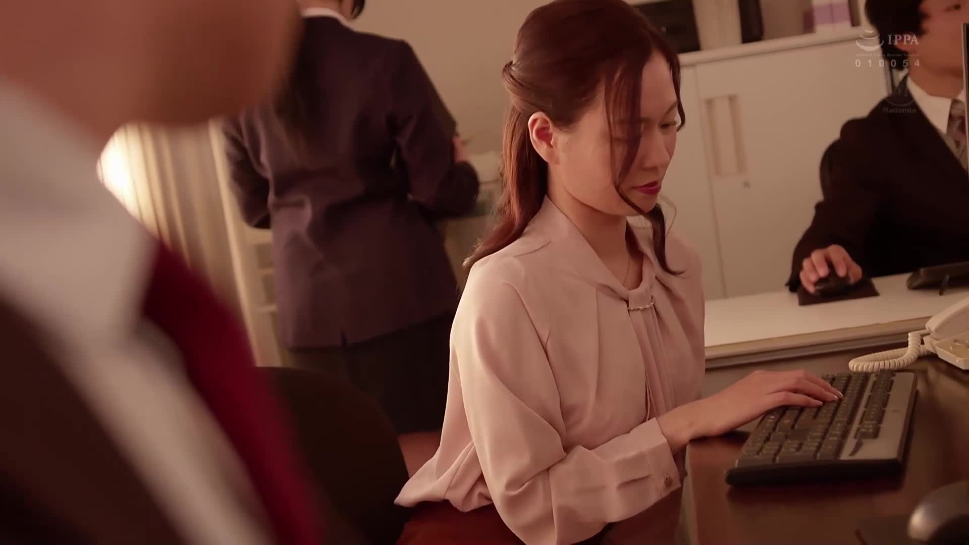 從職場的生理假期到&#039;危險日&#039;被了解...。被大雞巴同事繼續吃掉，確定懷孕的辦公室不倫性愛。岬光莉 - AV大平台 - 中文字幕，成人影片，AV，國產，線上看