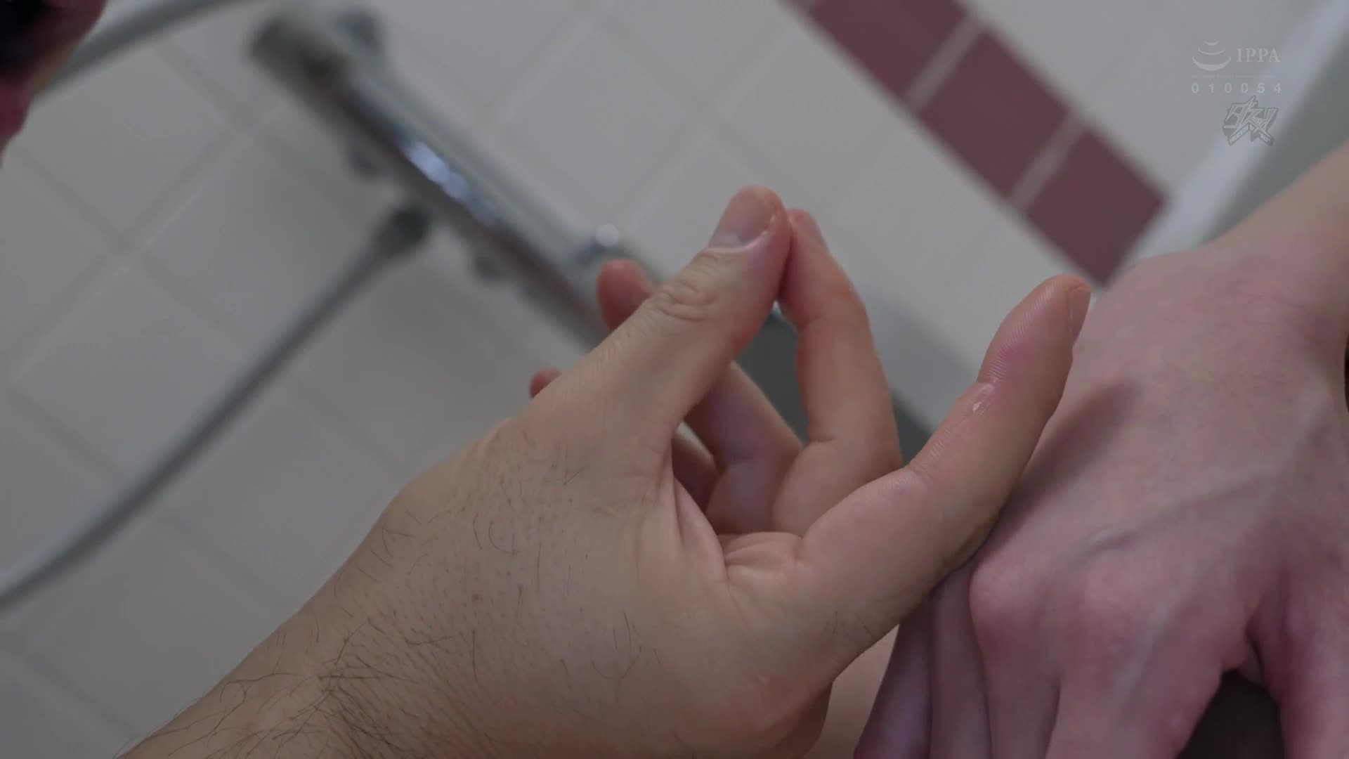 時間停止在運動健身房中，累積在時間停止中的快感，讓人噴潮！口水滴答！開關ON⇔OFF不斷循環，感度急速增加！達到巔峰破裂！月野江翠 - AV大平台 - 中文字幕，成人影片，AV，國產，線上看