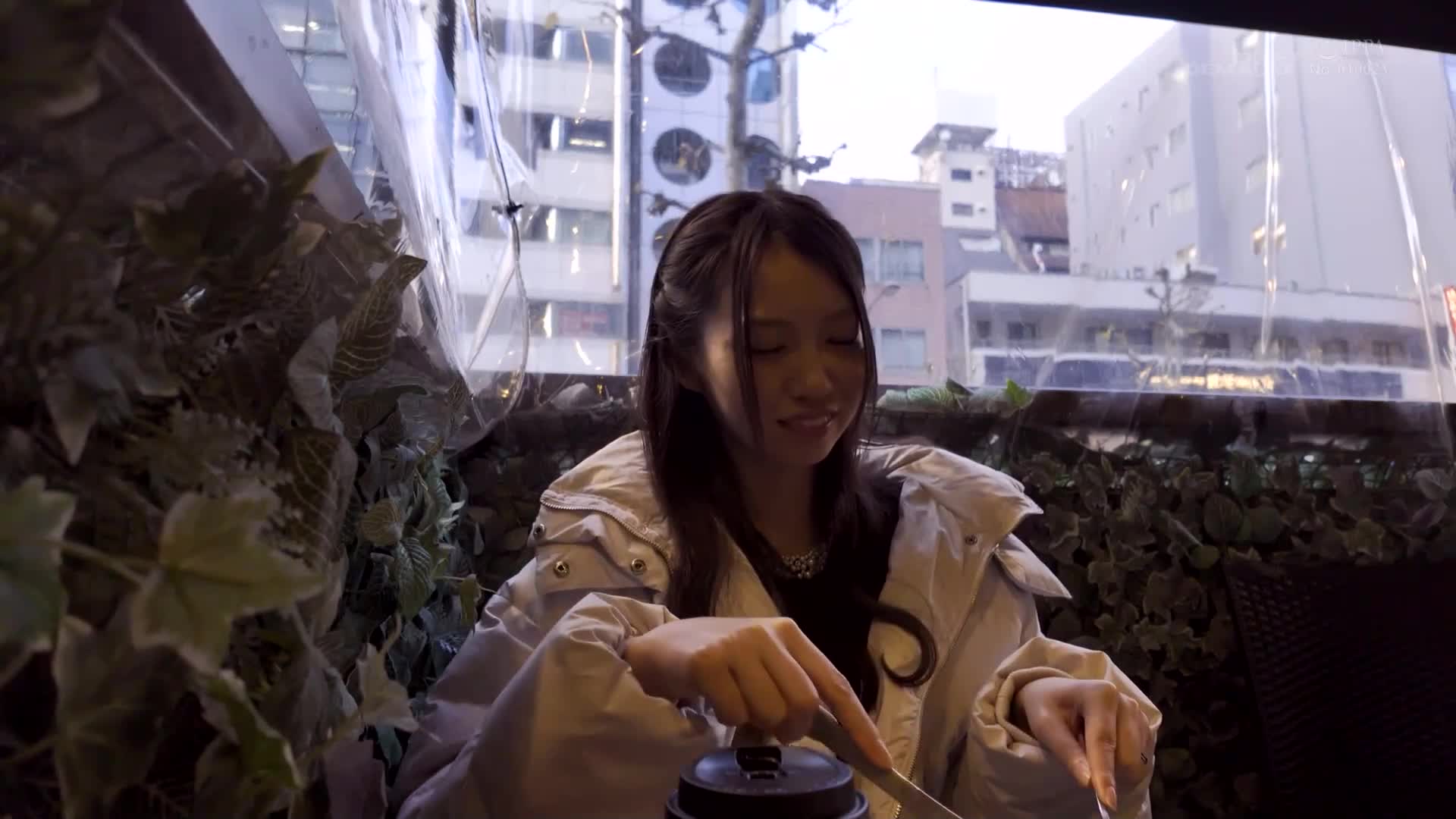 根本的明亮：辦公室畫室總是充滿笑容的溢出 今村由美 34歲 第三章「讓我按照我的方式做」与身体相容极佳的年轻男性被目隐束缚支配的痴女约会 - AV大平台 - 中文字幕，成人影片，AV，國產，線上看