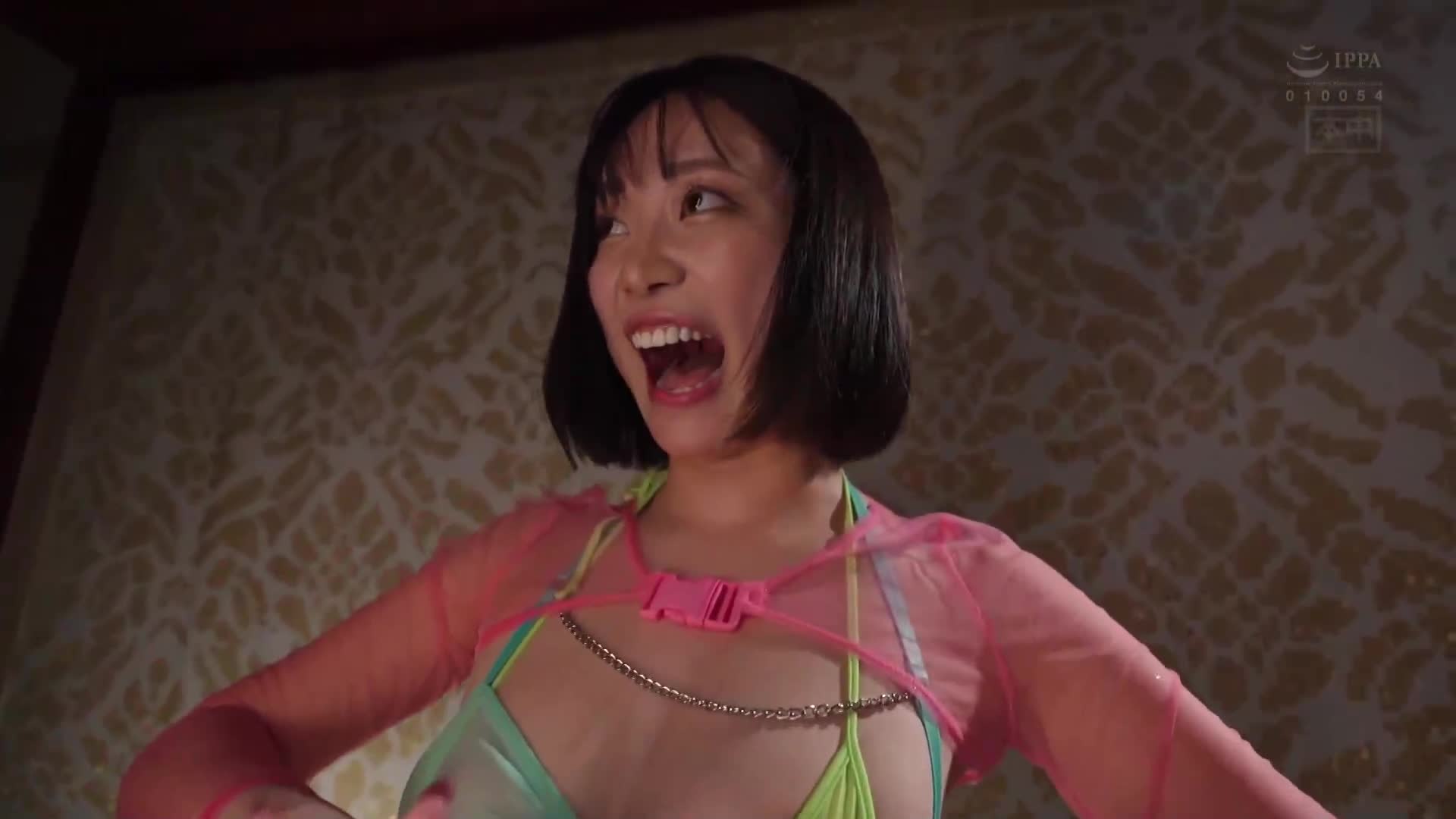 在俱樂部遇見的姊姊被誘惑挑釁，被帶進密室，在閃閃發光的屁股上猛烈擺動腰部跳舞，不停地射精！美谷朱音 - AV大平台 - 中文字幕，成人影片，AV，國產，線上看