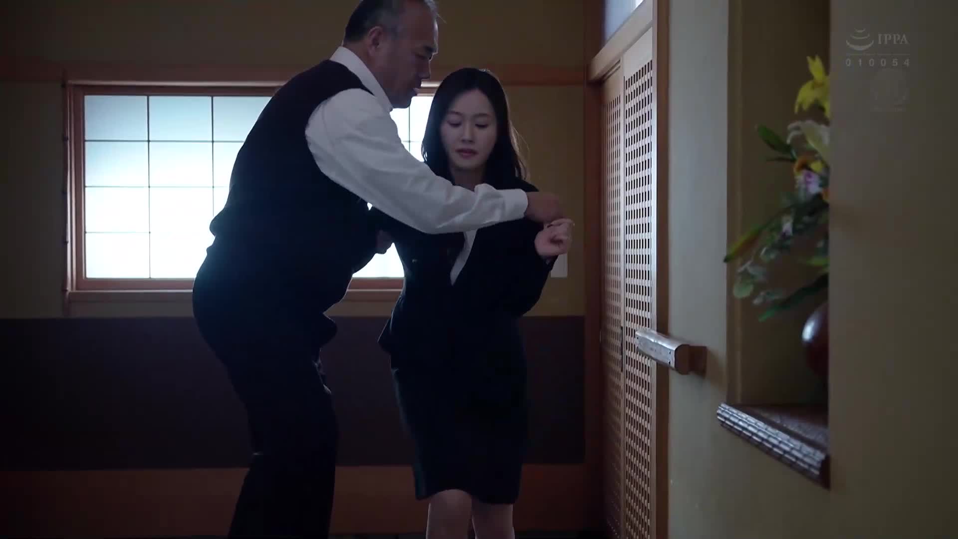 美麗的內衣，被唾液和精液弄髒的人妻保險外交員 萌桃的真利奈 - AV大平台 - 中文字幕，成人影片，AV，國產，線上看