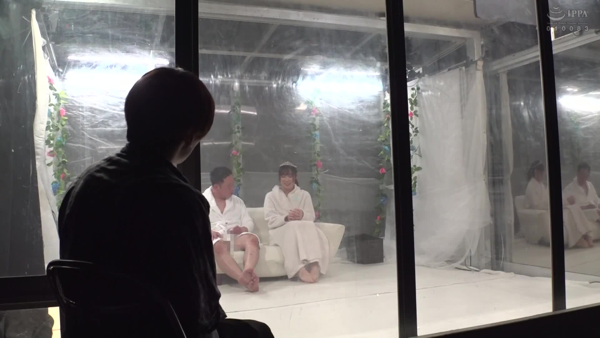 魔法鏡特別篇！丈夫的寢取願望實現企劃在MM號『紀念裸體』拍攝中，害羞的淑女妻子流出愛液，不知道丈夫透過逆轉魔法鏡看著，在巨大陽具性愛中翻滾高潮不斷！2 - AV大平台 - 中文字幕，成人影片，AV，國產，線上看