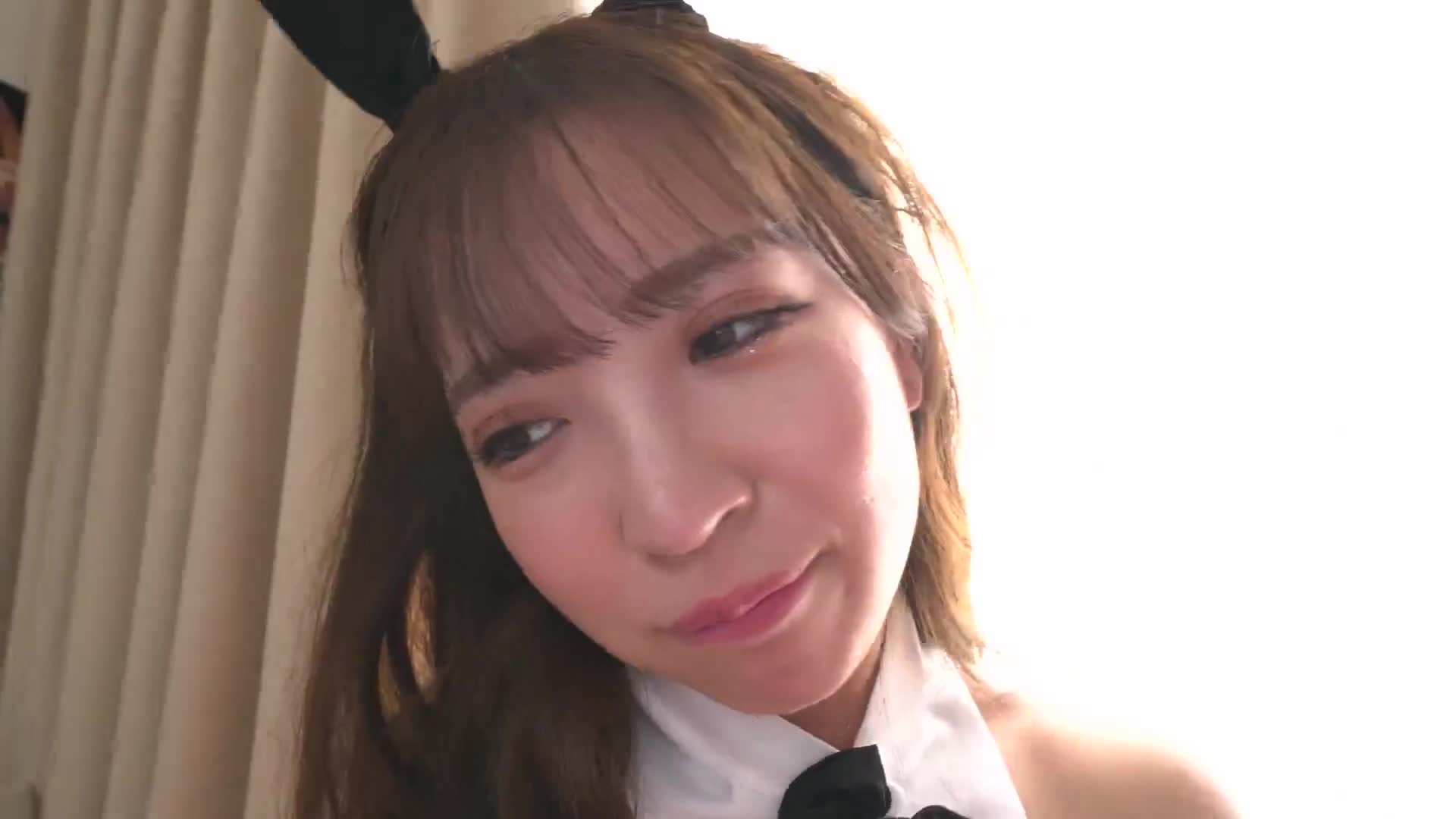 霸氣自滿地佔據空間的風俗女，挑釁著她無防備的大屁股，無法忍受下獨身男子，用驚人的長雞巴使她真心潮射，最後成為情侶並進行愛愛內射的關係。 小那海綾 - AV大平台 - 中文字幕，成人影片，AV，國產，線上看