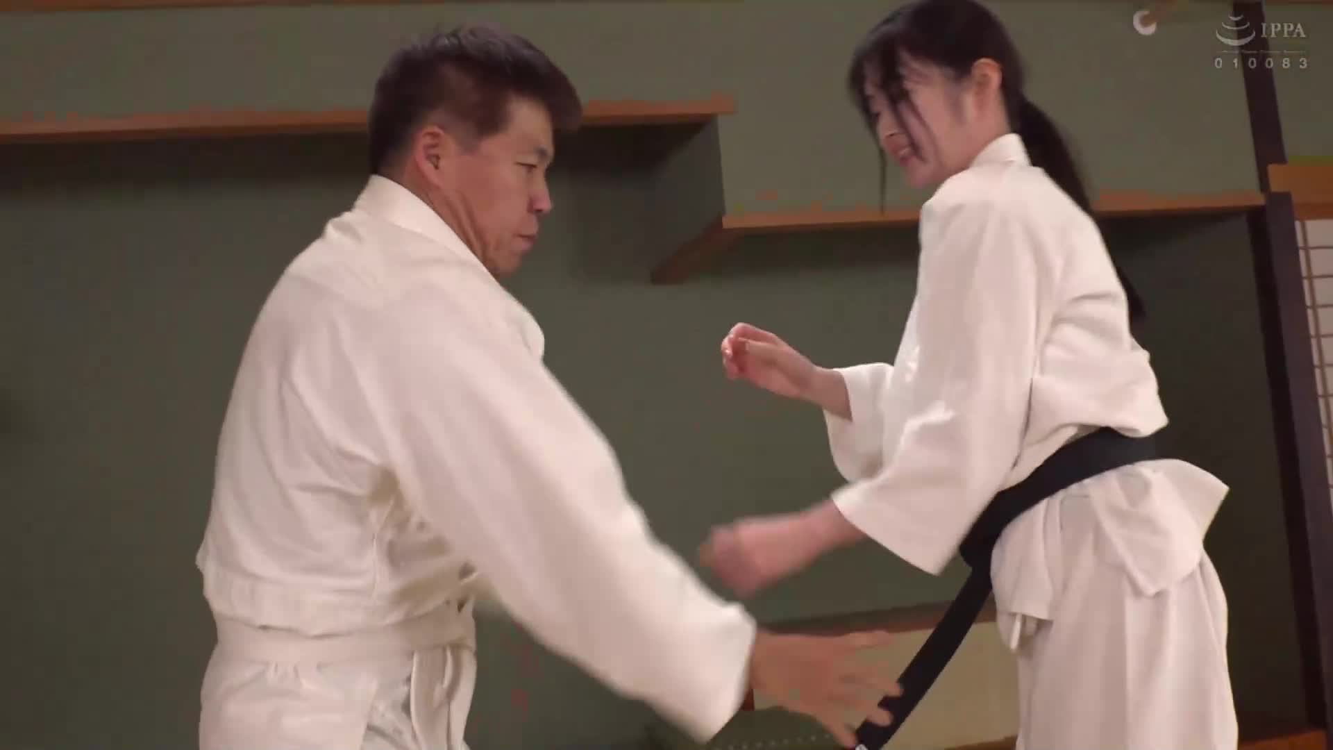 一般男女監控AV 格鬥技女大生對抗性騷擾強姦魔［柔道/少林寺拳法/劍道］贏了就有100萬日圓！輸了就立刻肏穴中出！面對無規則的性騷擾攻擊！火爆激烈的三番真劍對決！ - AV大平台 - 中文字幕，成人影片，AV，國產，線上看