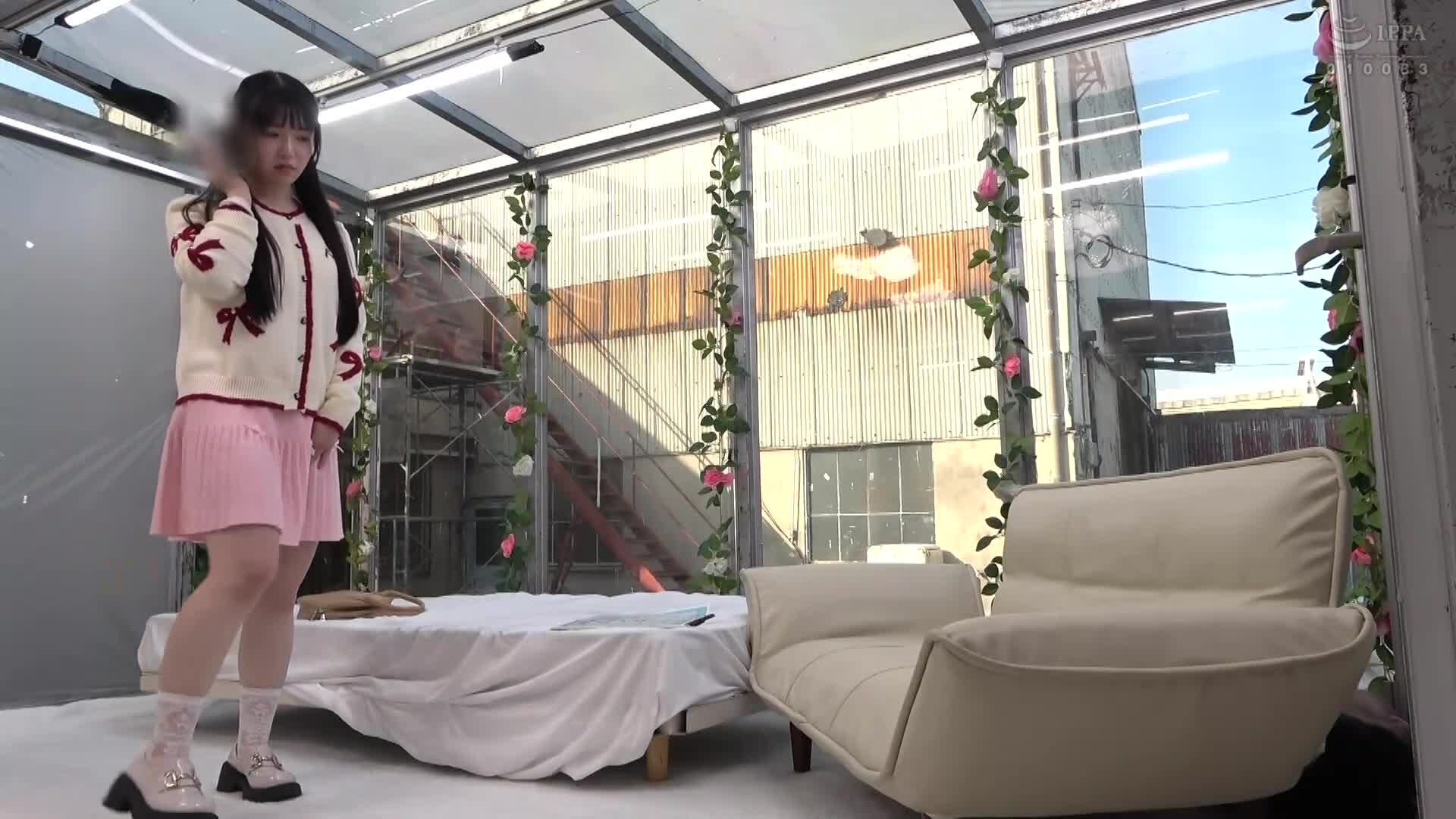 從MM號碼逃脫：女大學生的友情串連計劃。在30分鐘內通過電話召喚朋友，讓他們代替你逃離密室！如果超過限時，將立即進行性交！在朋友到來之前，激烈的抽插不停止，內射將不會結束。在魔鏡中。 - AV大平台 - 中文字幕，成人影片，AV，國產，線上看