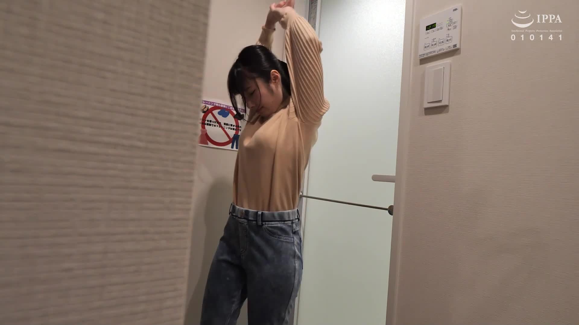 共享視頻流出了！？變態私人教練在配備淋浴的更衣室藏起來拍攝換衣盜拍影片！！28人4小時 - AV大平台 - 中文字幕，成人影片，AV，國產，線上看