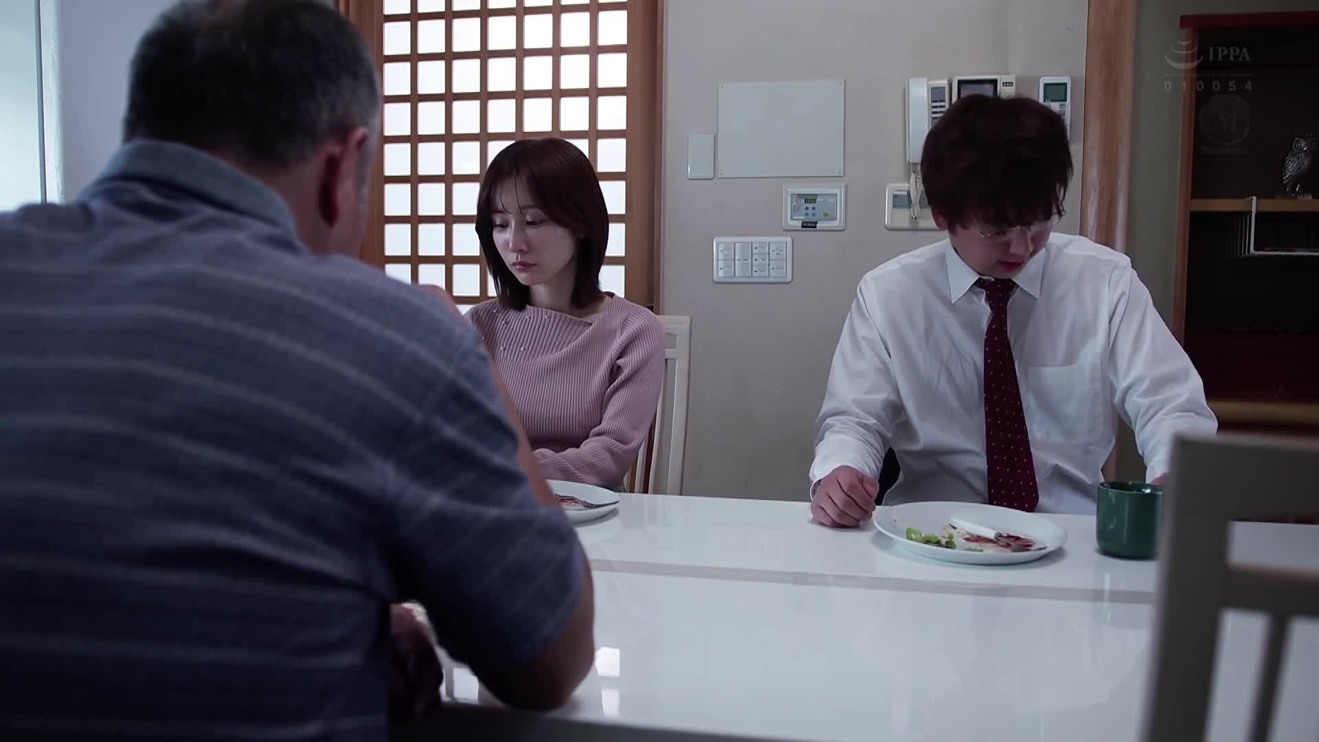 愛液滴滴地流出，叔父用濃厚的口交和絕倫的陰莖填滿陰道。小島南 - AV大平台 - 中文字幕，成人影片，AV，國產，線上看