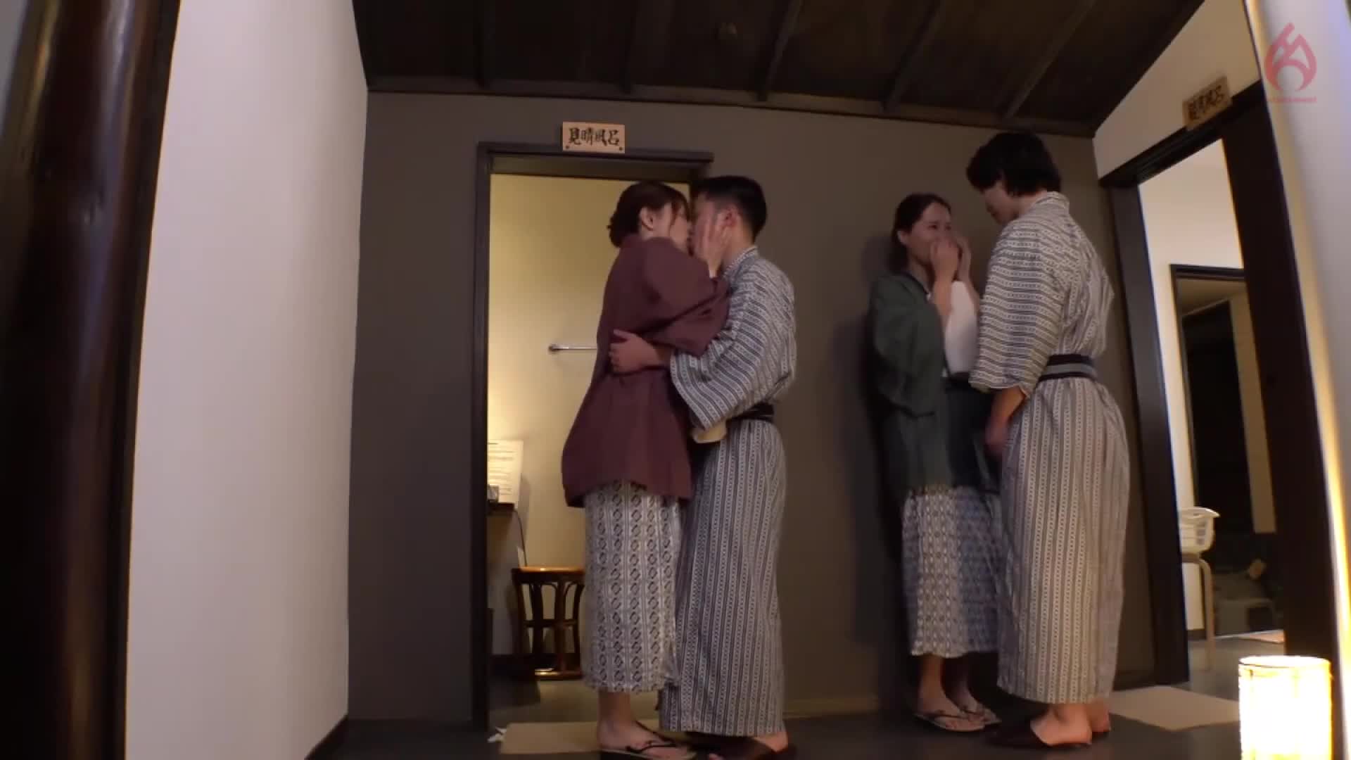 【意識改變NTR】使用指點催眠，夫妻交換後胸部豐滿的妻子互相忘記丈夫瘋狂享受溫泉之旅 新村晶 通野未帆 - AV大平台 - 中文字幕，成人影片，AV，國產，線上看